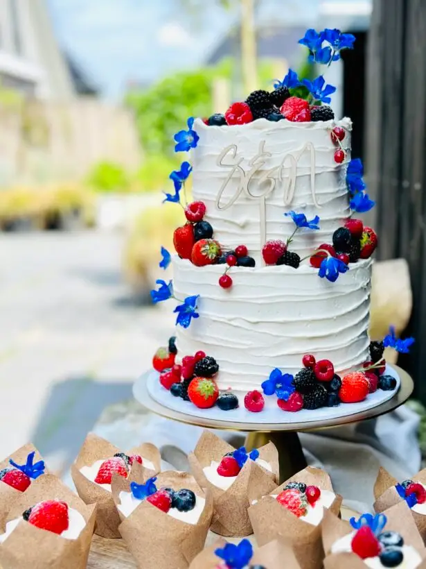 bruidstaart-fruit-en-blauw