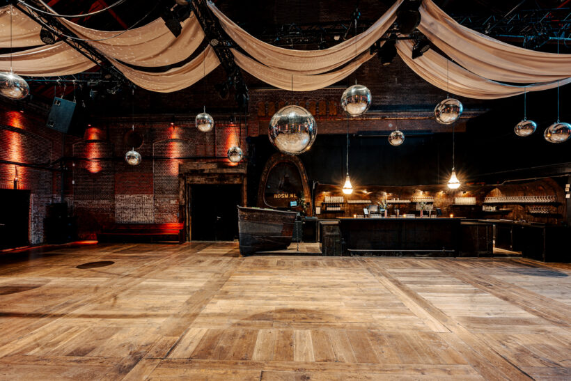 De-Liefde-Doeken-in-truss-3